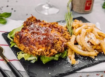 Pulpa de pui crispy cu mozzarella.jpg.